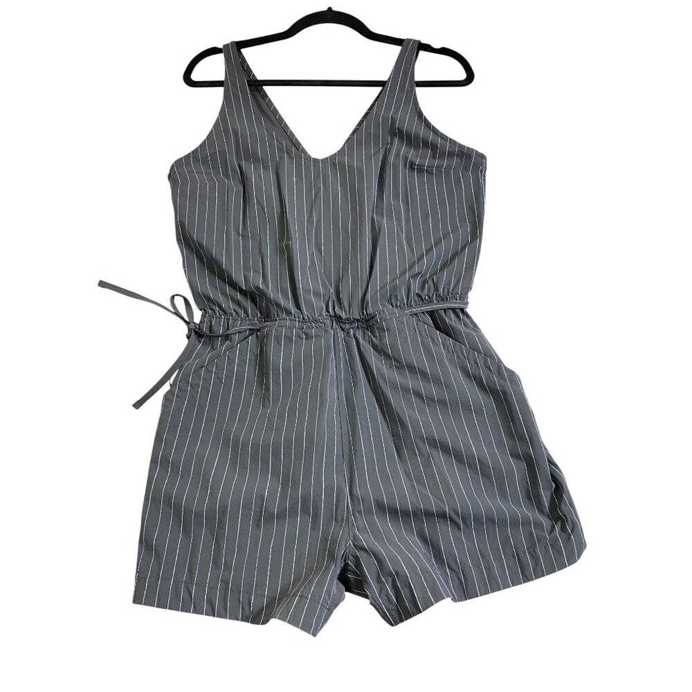 Mountain Hardwear Womens Gray Pinstripe Sleeveless Romper size Medium Outdoor